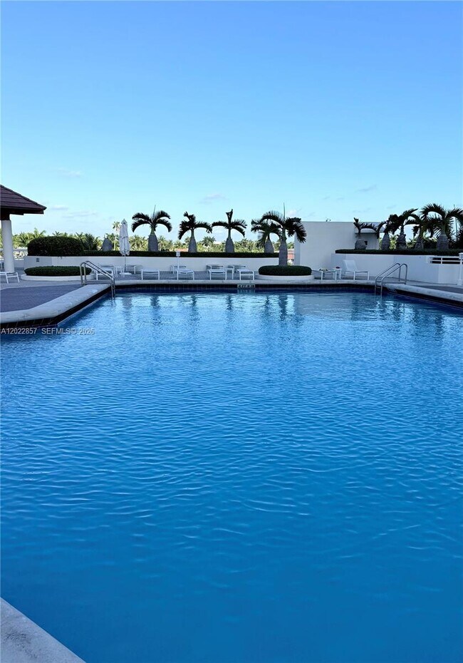 Building Photo - 20185 E Country Club Dr
