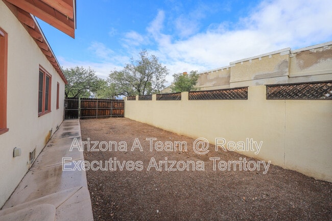 Building Photo - 1014 N 7th Ave