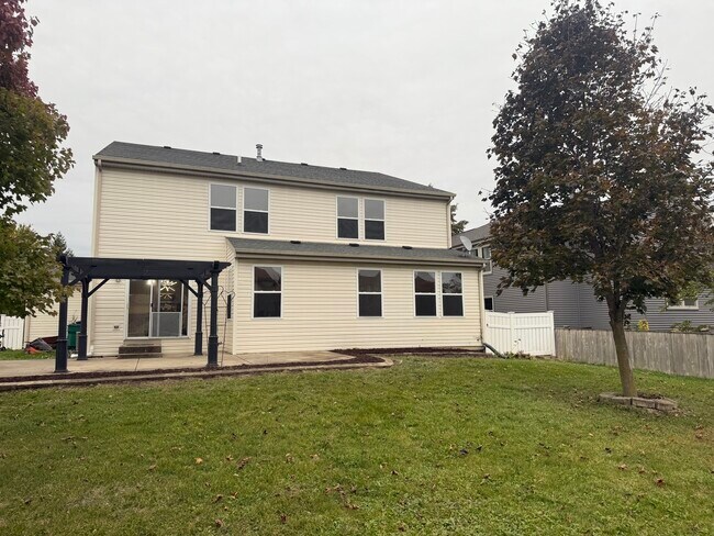 Building Photo - 1015 Bayhill Ln