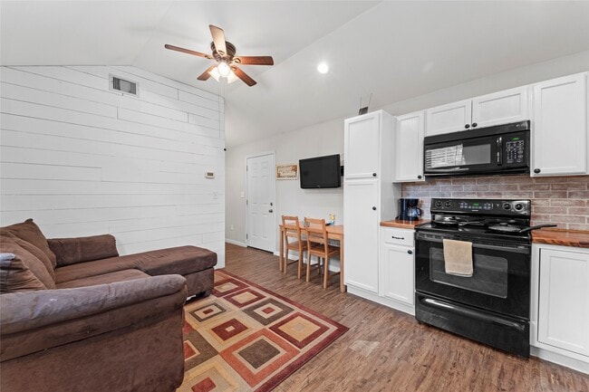 Building Photo - 6951 Leandra Dr