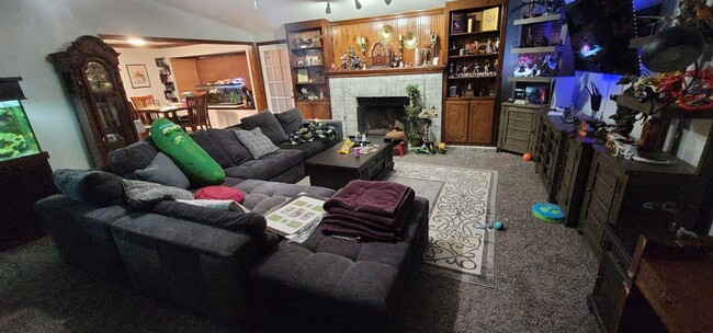 Building Photo - 3 bedroom, 2 bathroom, 2 car garage in Sou...