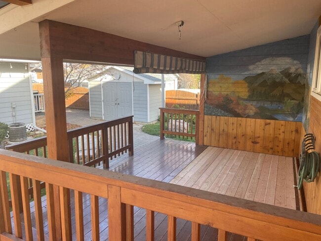 Building Photo - 15 Alderson Ave