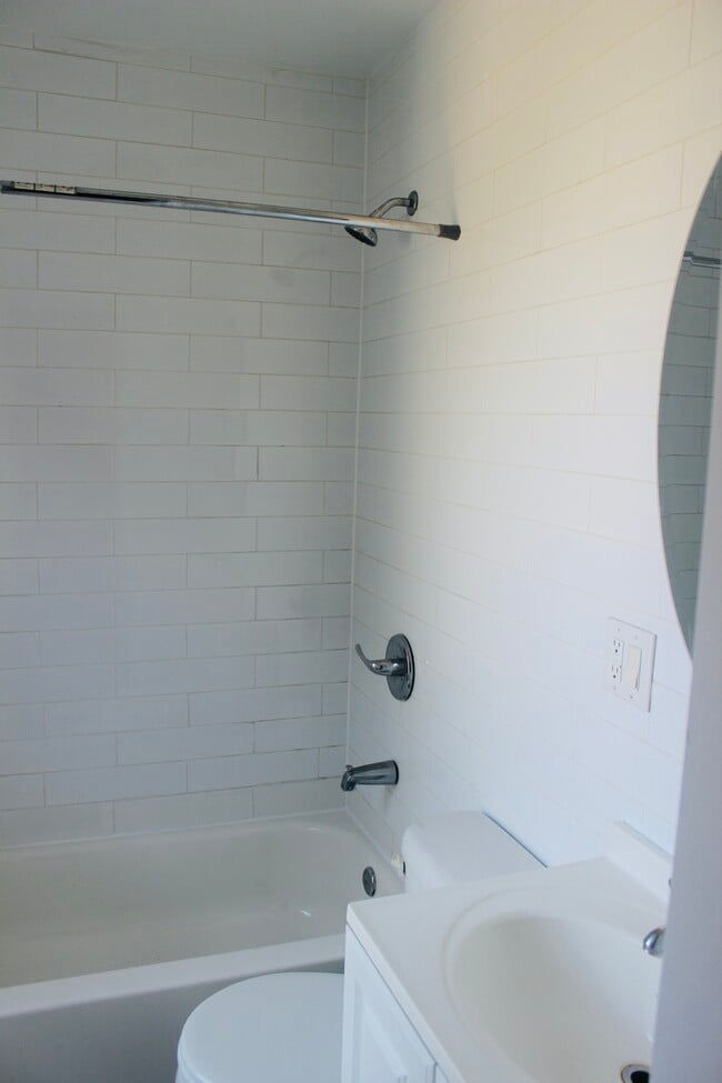 Building Photo - 273 E 39th St
