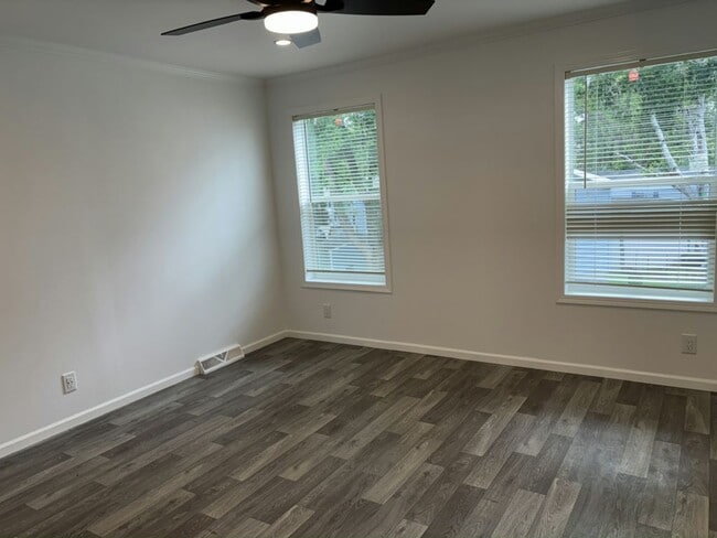 Building Photo - 490 Cimarron