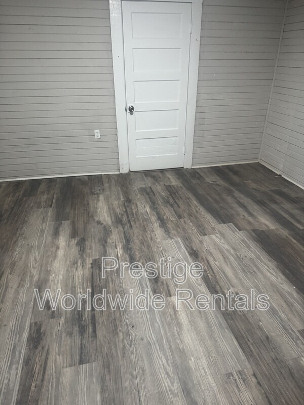 Building Photo - 3905 Oates Ave