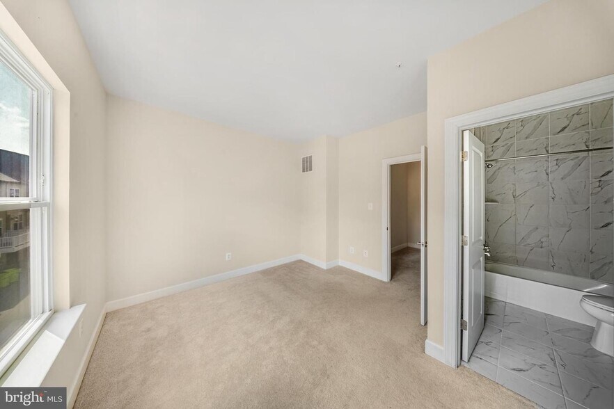 Building Photo - 3525 Carnaby St