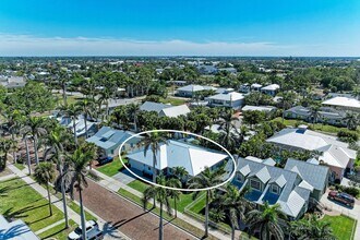 Building Photo - Furnished/Unfurnished ** Annual Rental ** Available 5/1/26 ** 4 Bed/2 Bath Single Family Home ** ...