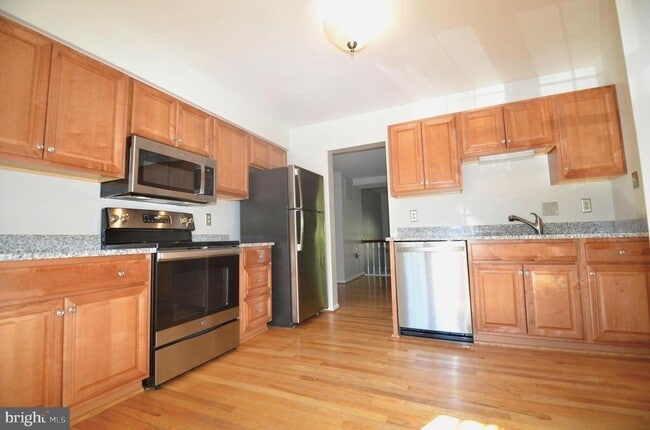 Building Photo - 5676 Ridge View Dr