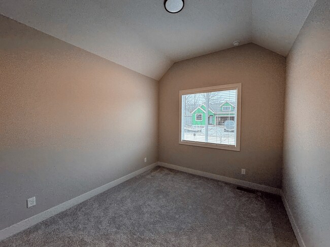 Building Photo - 1421 SW Winthrop Dr