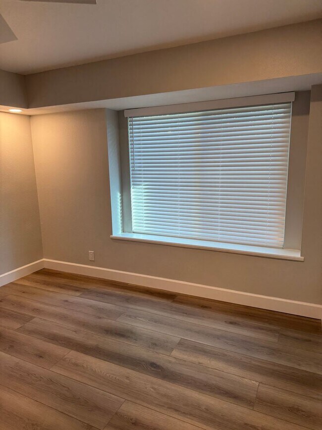Building Photo - Townhome in Laguna Niguel!