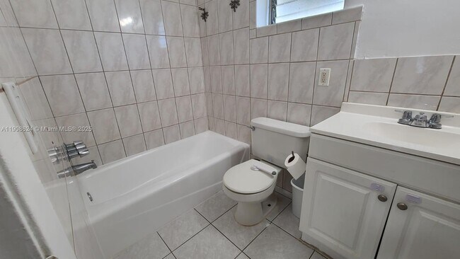 Building Photo - 1715 Wiley St