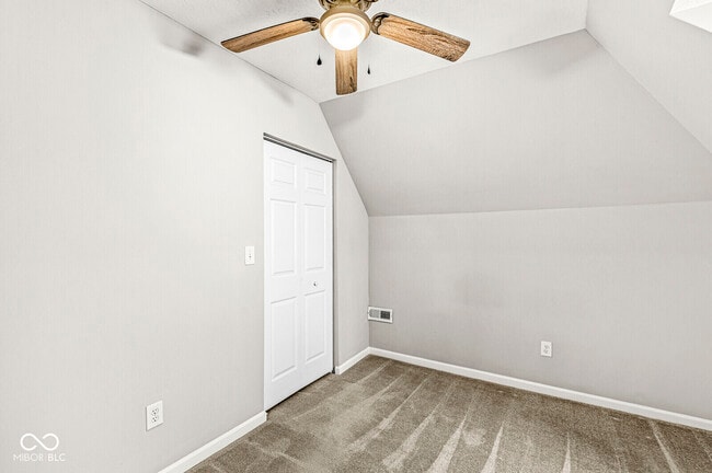 Building Photo - 2345 N Kenwood Ave