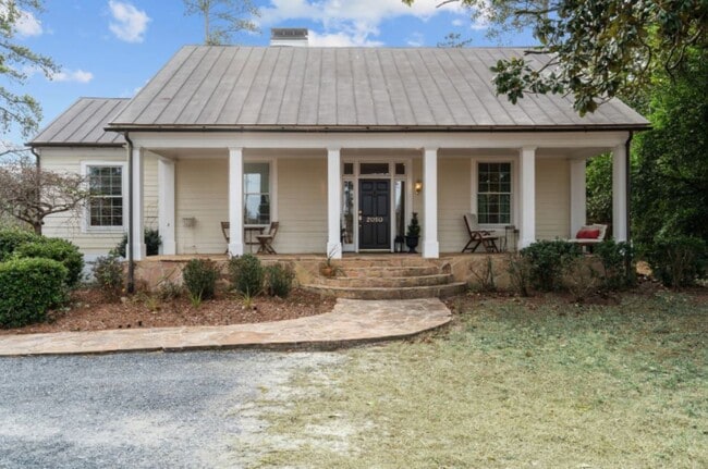 Building Photo - 2050 Midland Rd