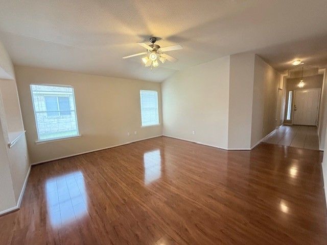 Building Photo - 914 Whitewing Ln