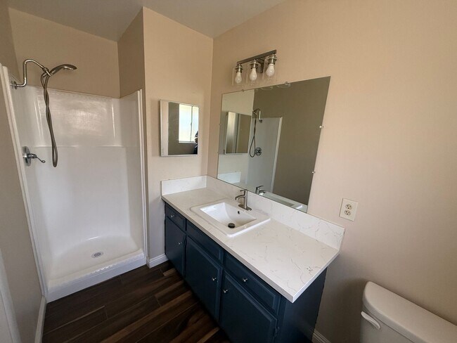 Building Photo - Duplex! 2 bedrooms 2 bathrooms