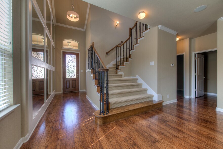 Building Photo - 405 S Meadowlark St