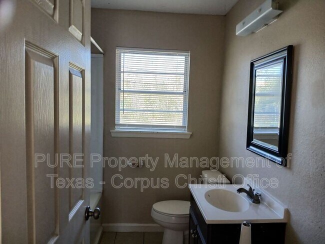 Building Photo - 4937 Blundell Dr