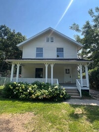 Building Photo - 3 bedroom / 2 bathroom home with Fenced Backyard For Rent on the Popular Kingman Blvd!