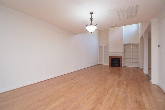 Building Photo - 16407 N Eldridge Pkwy