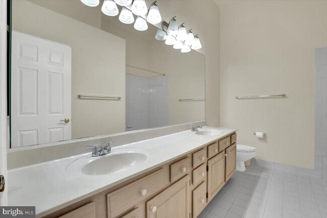Building Photo - 2904 Oakton Crest Pl