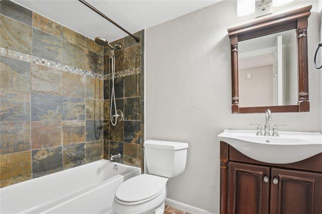 Building Photo - 1549 Bosque Dr