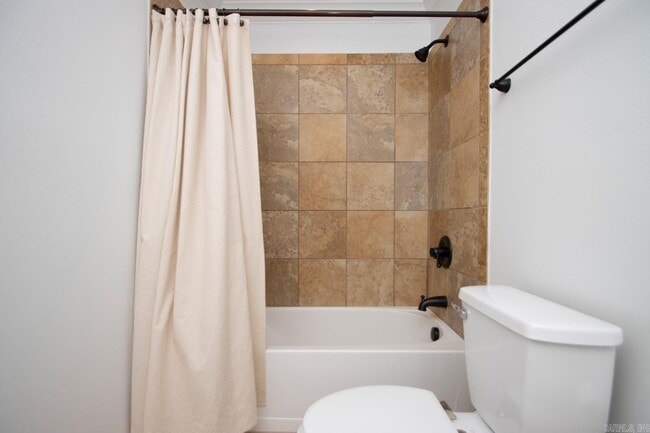 Building Photo - 601 Chenal Woods Dr