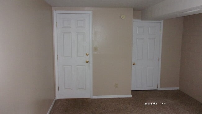 Building Photo - 1446 Mac Dr