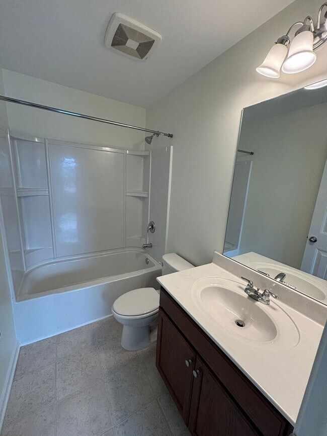 Building Photo - 1804 Riverbirch Ln