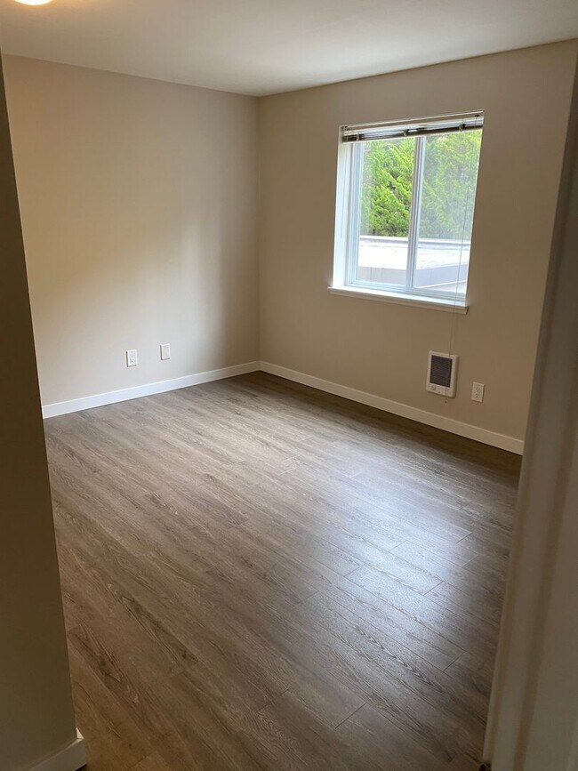 Interior Photo - 1800 Eastlake Apts (Scenic)