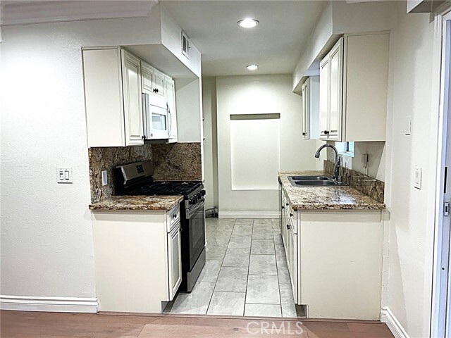 Building Photo - 1787 W Greenleaf Ave