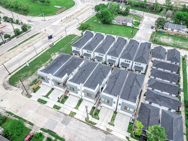 Building Photo - 3513 McIlhenny St