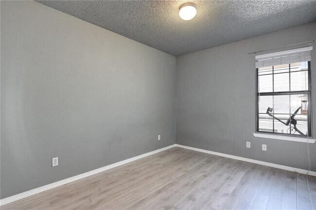 Building Photo - 1010 W Rundberg Ln