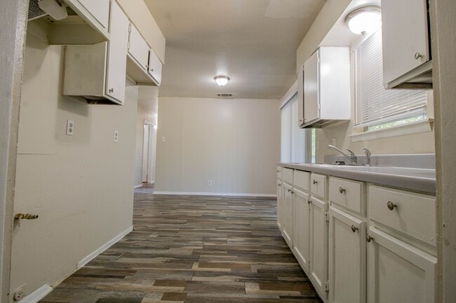 Building Photo - 5822 Branch Valley Dr