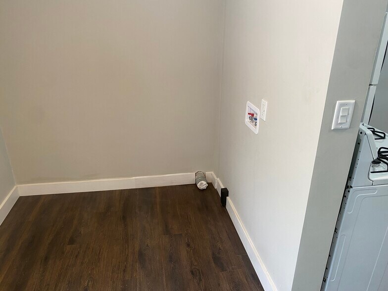 Building Photo - 340 N Park St