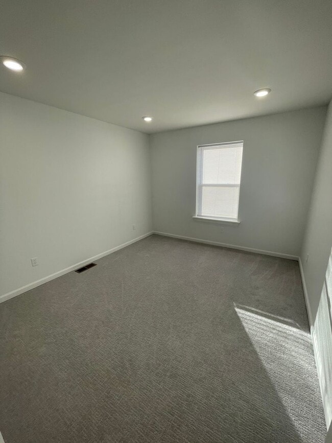 Building Photo - Townhomes Now Available in Strafford MO!