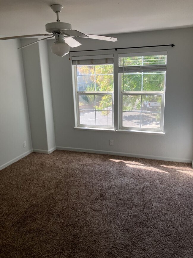 Building Photo - 2304 Halsey Cir