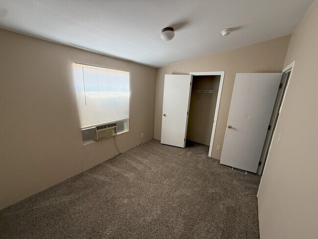 Building Photo - 1632 Sierra Vista Dr