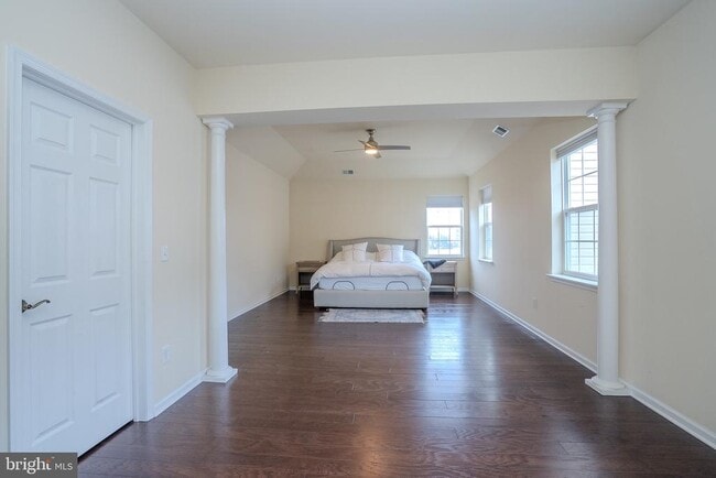 Building Photo - 1802 Yearling Ct