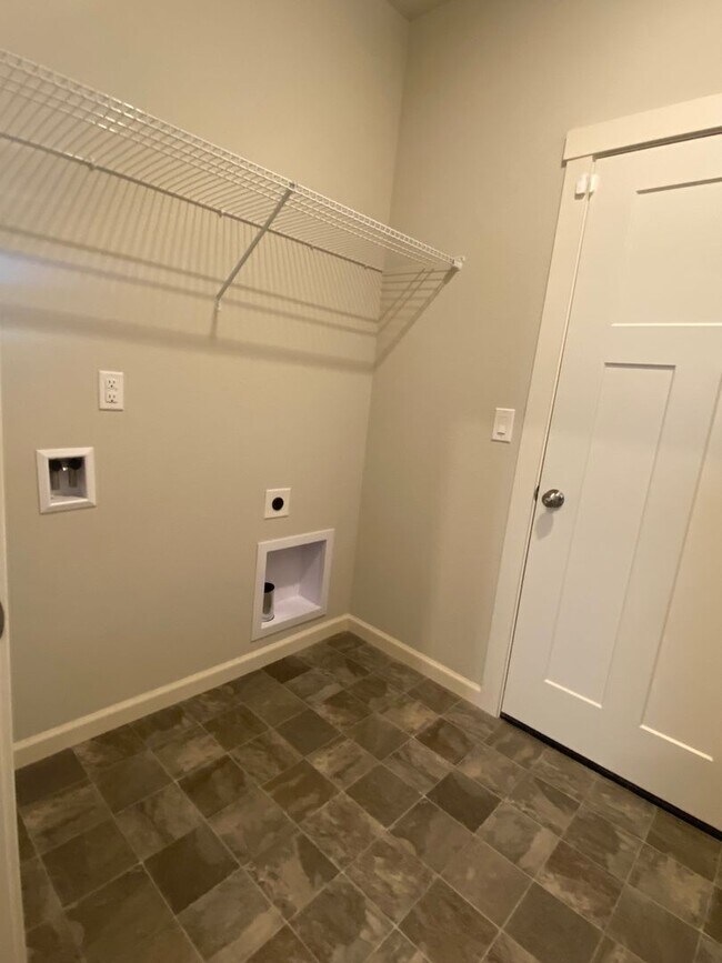 Building Photo - LONGVIEW AREA RANCH STYLE HOME ON LARGE CO...
