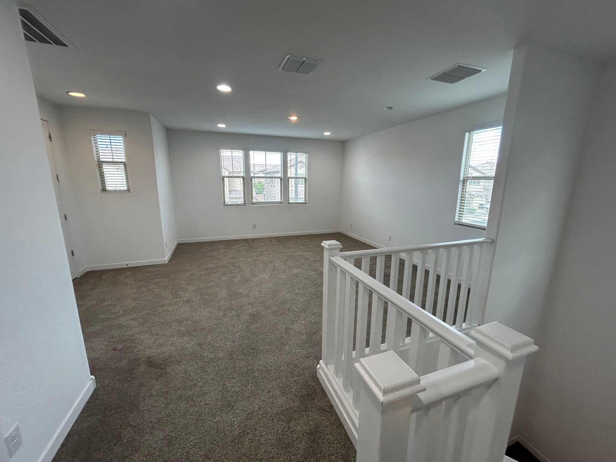 Building Photo - 2521 E Athena Ave