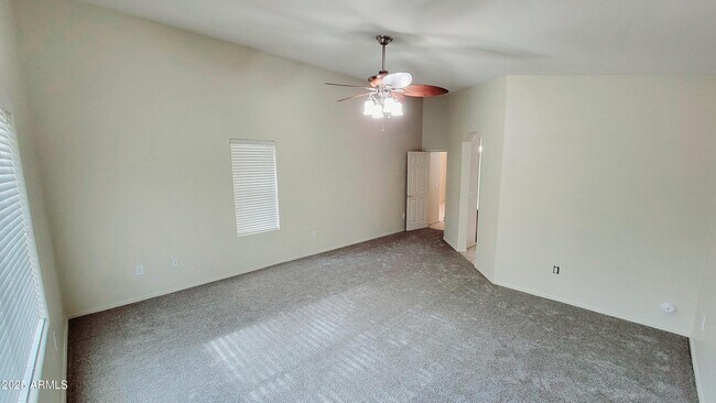 Building Photo - 11253 W Davis Ln