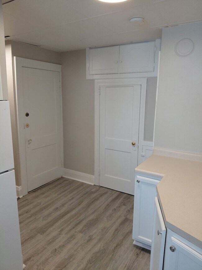 Interior Photo - 1412 N 68th St 6 unit