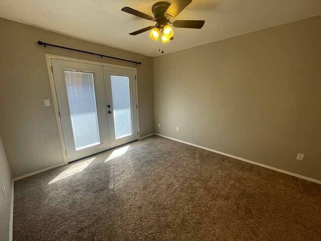 Building Photo - 2 bedroom single story with attached 2 car garage!