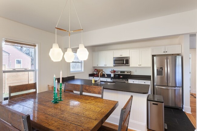 Building Photo - Beautifully Updated Home in Vibrant Atlanta Neighborhood