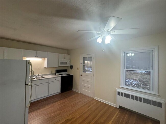 Building Photo - 4br Home for rent in Bethlehem PA