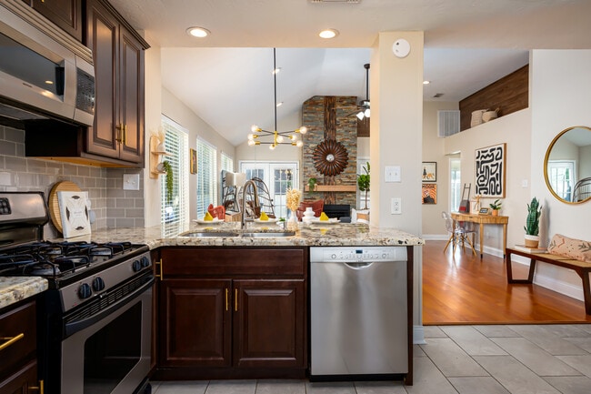 Building Photo - 20231 Linden Tree Dr