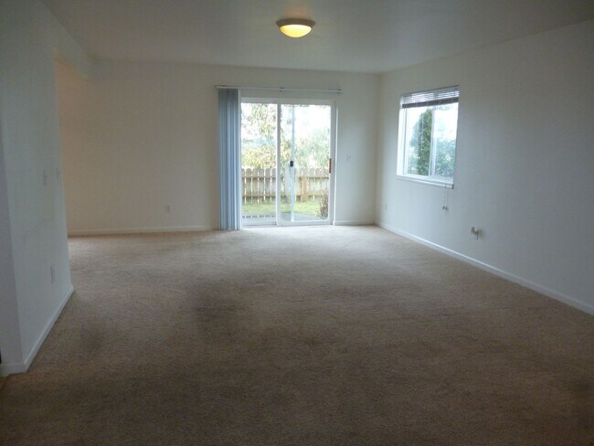 Building Photo - 2069