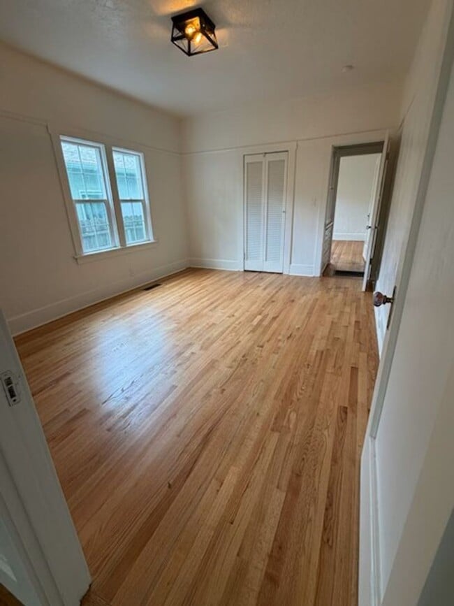 Building Photo - Updated Home Near UCD Med Center Available Now!