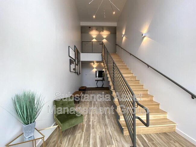 Building Photo - 1641 Midtown Pl