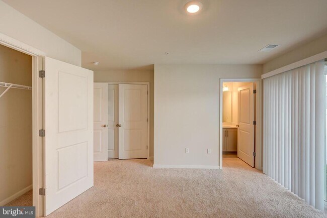 Building Photo - 5059 Silver Oak Dr